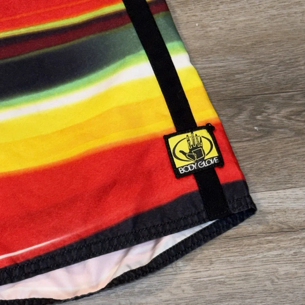 VTG Body Glove Board Shorts Mens Medium Vibrant-Horizontal Rasta-Striped Pattern